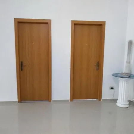 Ξενοδοχείο με διαμερίσματα Pasqyra *