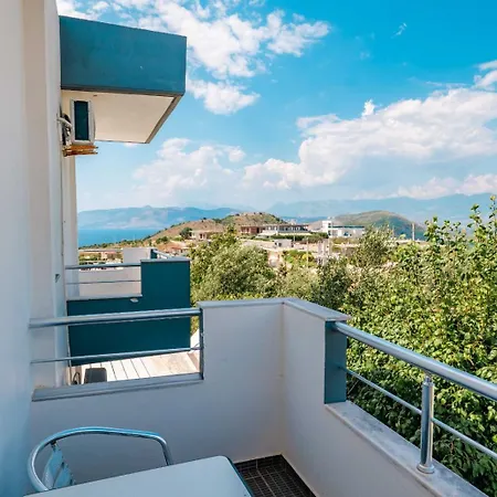 Pasqyra Aparthotel 3*