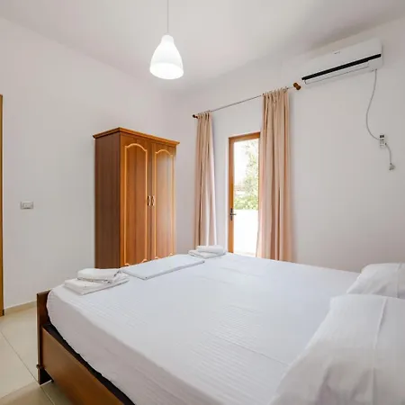 Aparthotel Pasqyra 3*