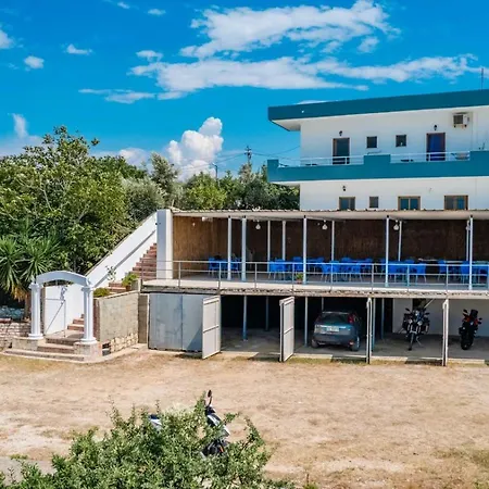 Aparthotel Pasqyra 3*