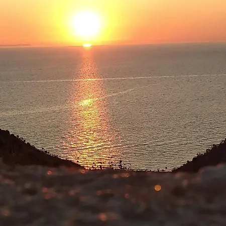 Ξενοδοχείο με διαμερίσματα Pasqyra *